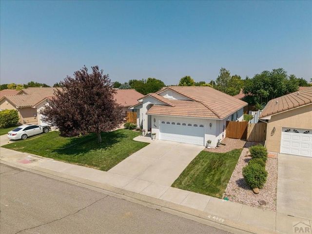 1040 Willowcrest Dr, Pueblo, CO 81005