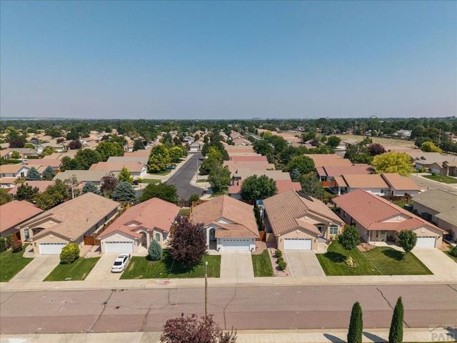 1040 Willowcrest Dr, Pueblo, CO 81005