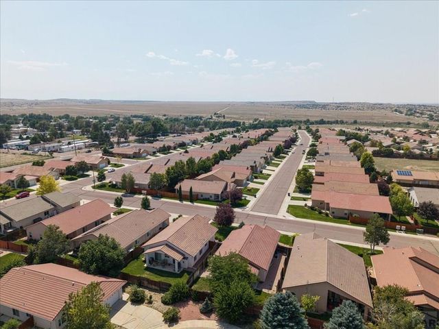 1040 Willowcrest Dr, Pueblo, CO 81005