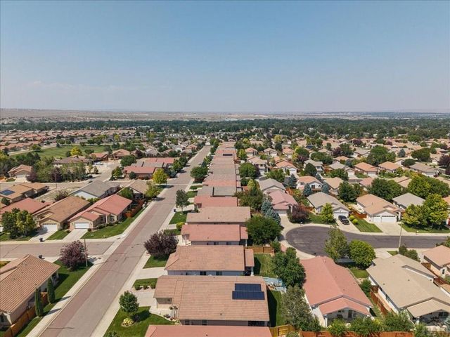 1040 Willowcrest Dr, Pueblo, CO 81005