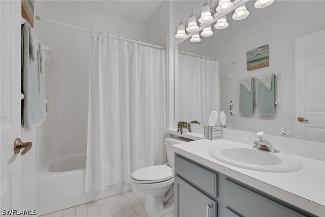 680 Wiggins Lake DR 202, Naples, FL 34110