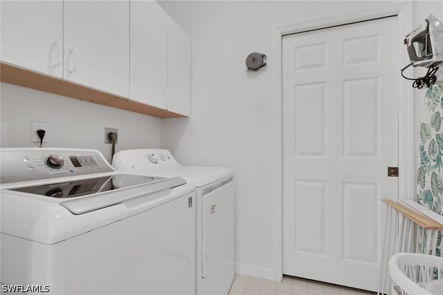 680 Wiggins Lake DR 202, Naples, FL 34110