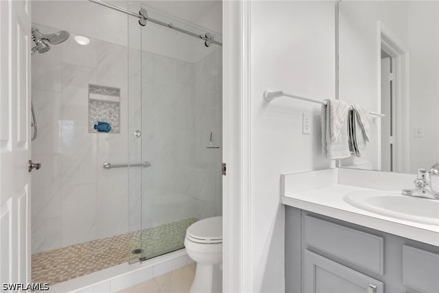 680 Wiggins Lake DR 202, Naples, FL 34110
