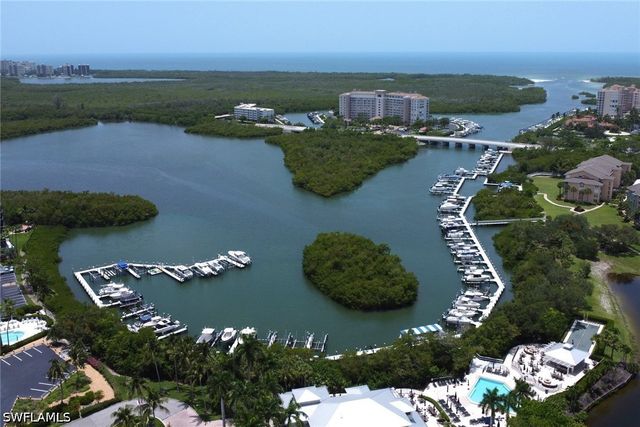 680 Wiggins Lake DR 202, Naples, FL 34110