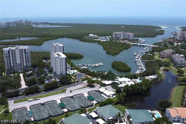 680 Wiggins Lake DR 202, Naples, FL 34110