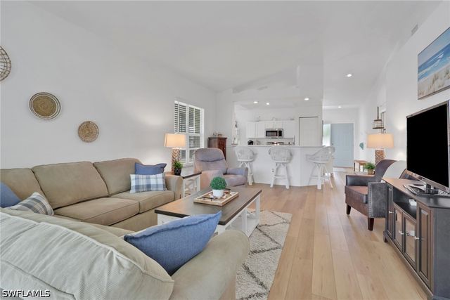 680 Wiggins Lake DR 202, Naples, FL 34110