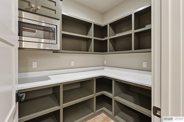 2204 N 182nd Avenue, Elkhorn, NE 68022