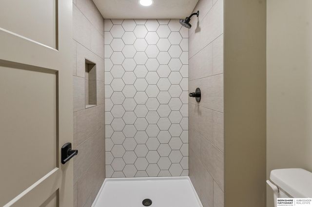 2204 N 182nd Avenue, Elkhorn, NE 68022