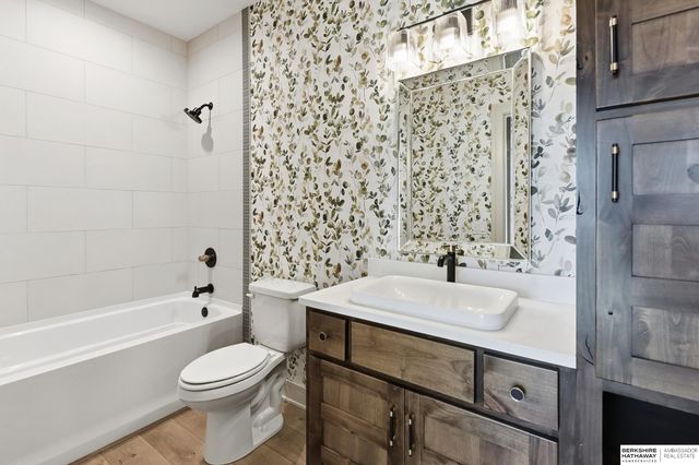 2204 N 182nd Avenue, Elkhorn, NE 68022