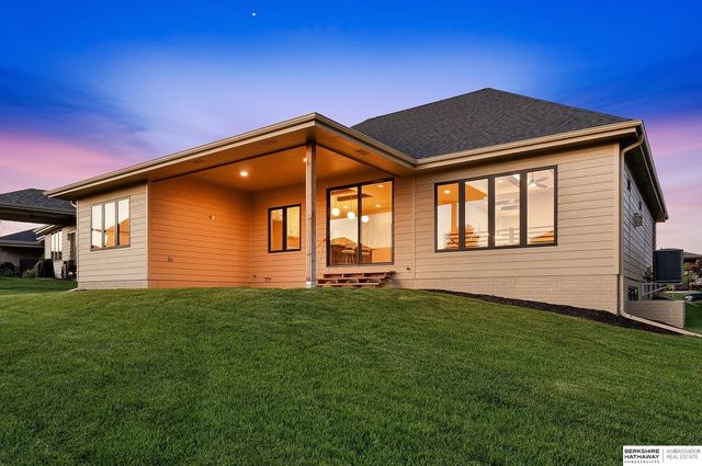 2204 N 182nd Avenue, Elkhorn, NE 68022