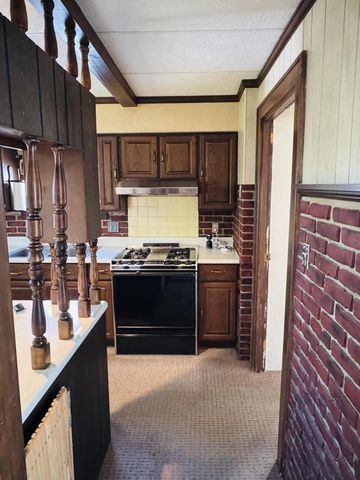 339 W South STREET, Oconomowoc, WI 53066