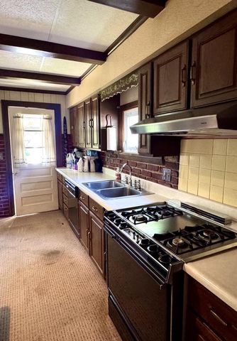 339 W South STREET, Oconomowoc, WI 53066