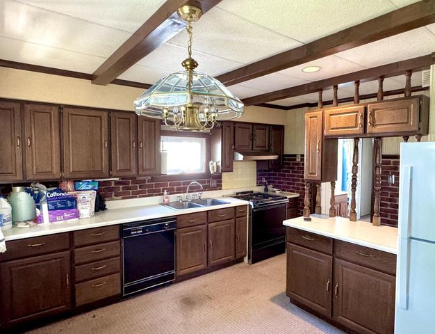 339 W South STREET, Oconomowoc, WI 53066
