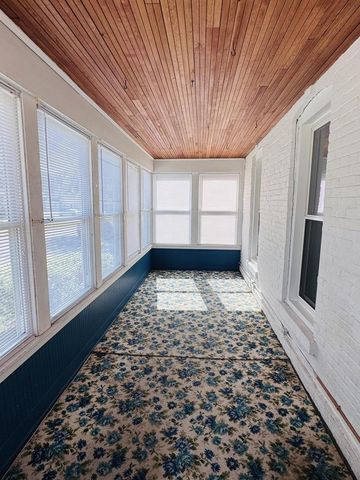 339 W South STREET, Oconomowoc, WI 53066