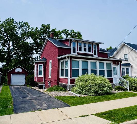 339 W South STREET, Oconomowoc, WI 53066
