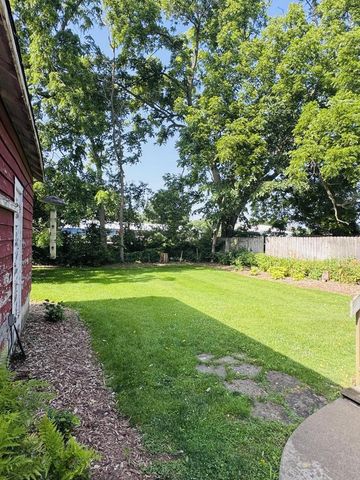 339 W South STREET, Oconomowoc, WI 53066