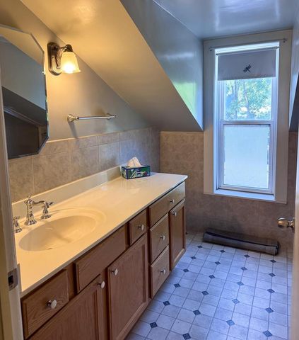 339 W South STREET, Oconomowoc, WI 53066