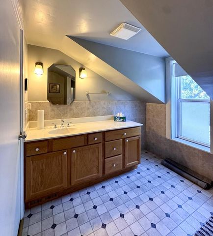 339 W South STREET, Oconomowoc, WI 53066