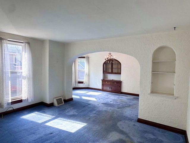 339 W South STREET, Oconomowoc, WI 53066