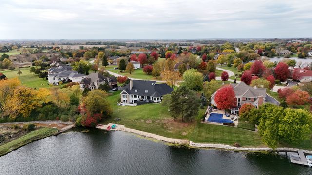 9605 S Muirfield Drive, Lakewood, IL 60014