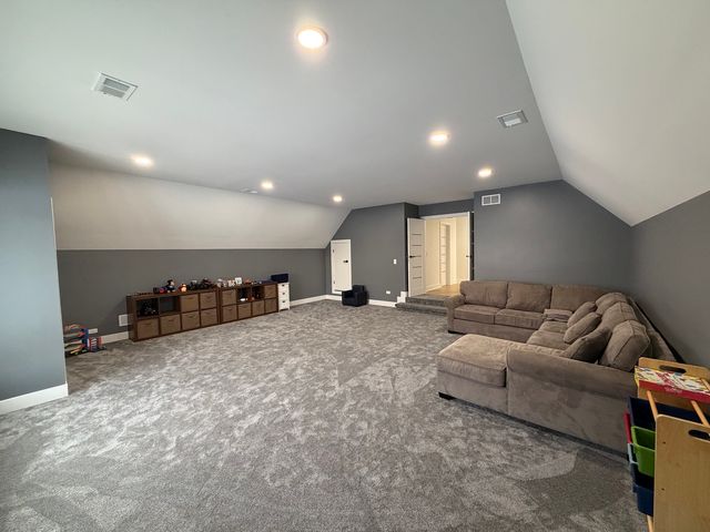 9605 S Muirfield Drive, Lakewood, IL 60014