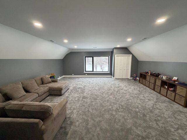 9605 S Muirfield Drive, Lakewood, IL 60014