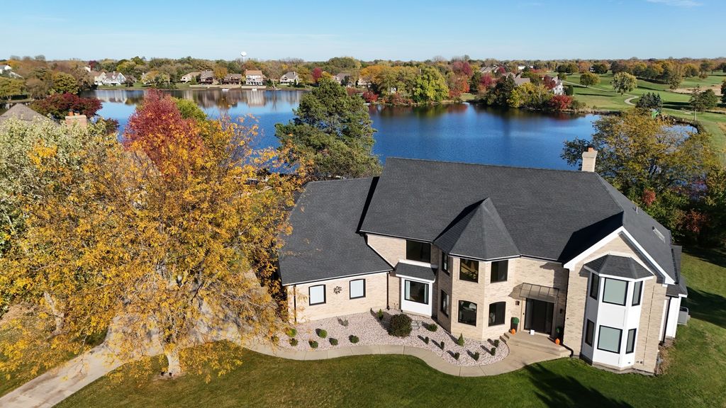 9605 S Muirfield Drive, Lakewood, IL 60014