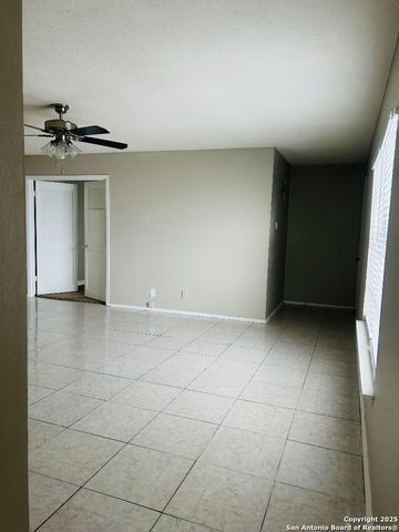4024 Comanche Sunrise, San Antonio, TX 78244