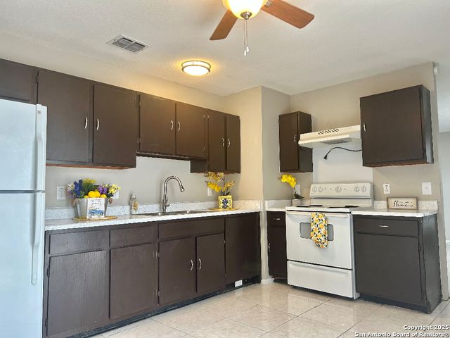 4024 Comanche Sunrise, San Antonio, TX 78244