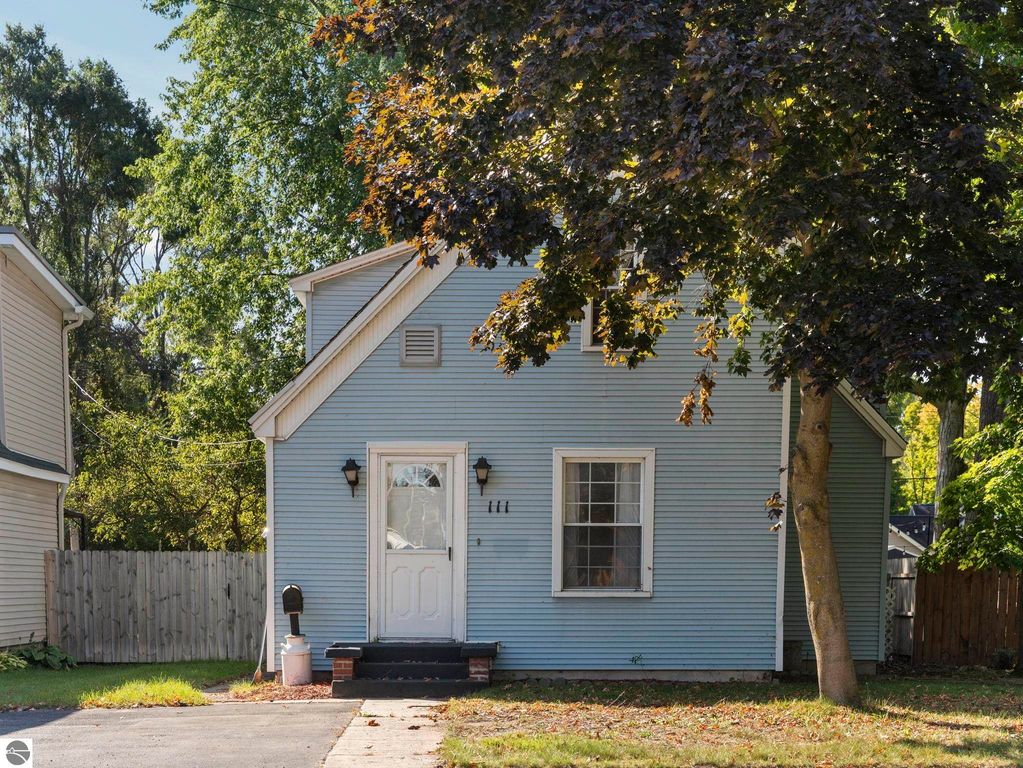 111 W Fourteenth Street, Traverse City, MI 49684
