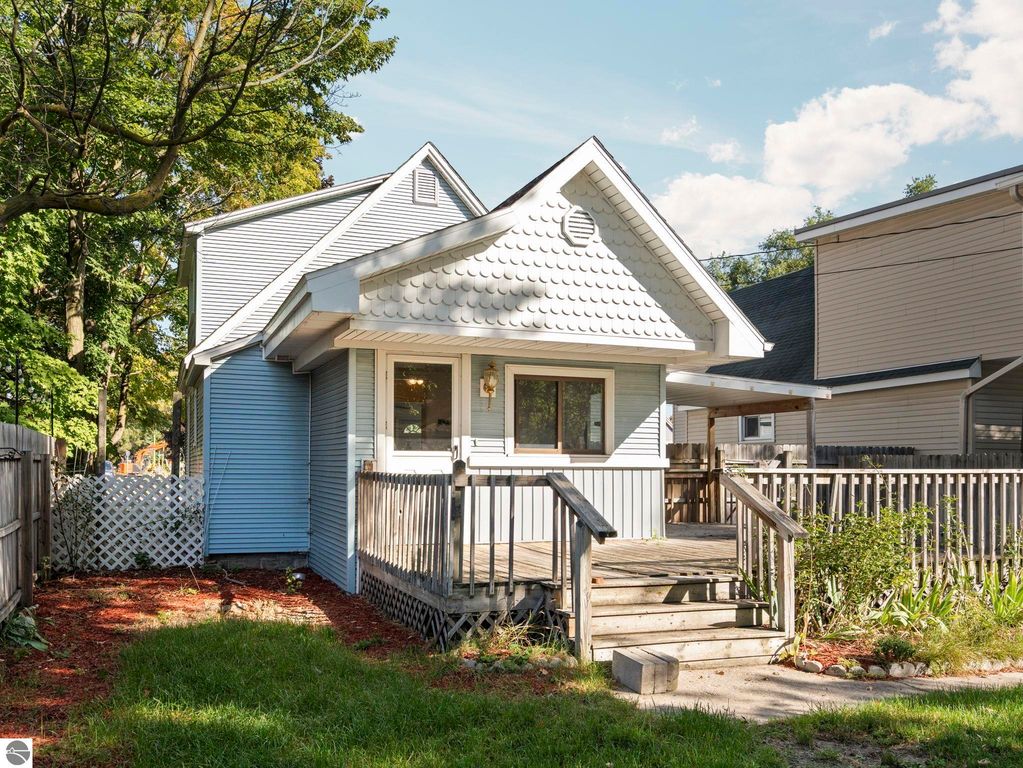 Image 25 of property listing at 111 W Fourteenth Street, Traverse City, MI 49684