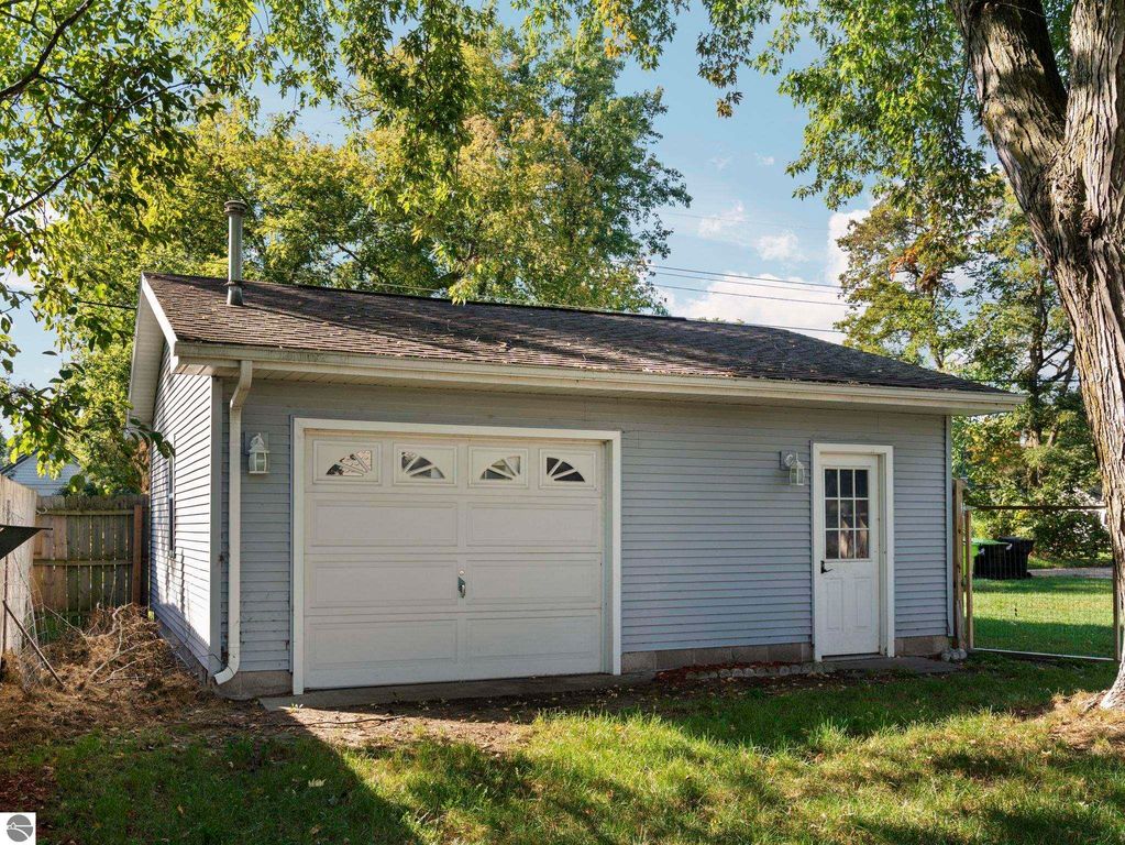 Image 27 of property listing at 111 W Fourteenth Street, Traverse City, MI 49684