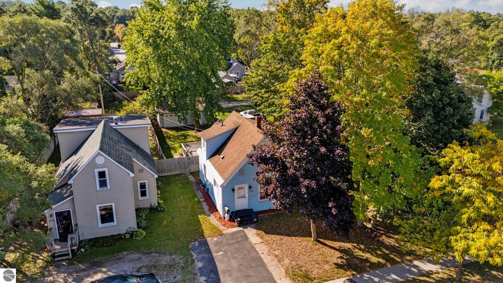 Image 30 of property listing at 111 W Fourteenth Street, Traverse City, MI 49684