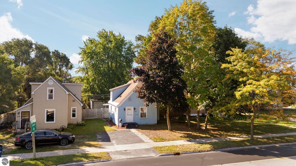 Image 31 of property listing at 111 W Fourteenth Street, Traverse City, MI 49684