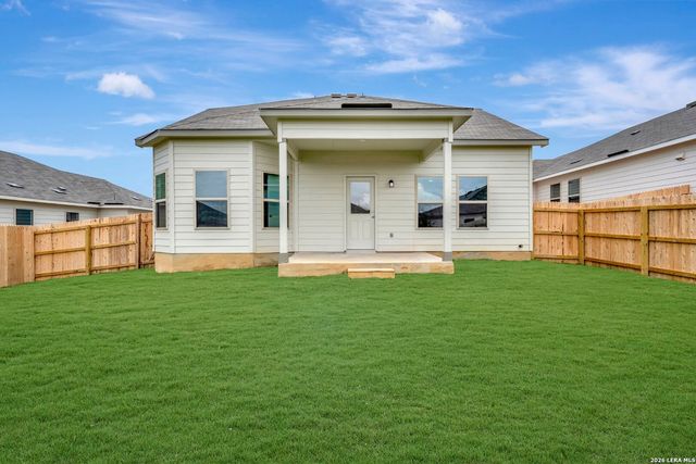 1025 Eagle Crossing, Seguin, TX 78155