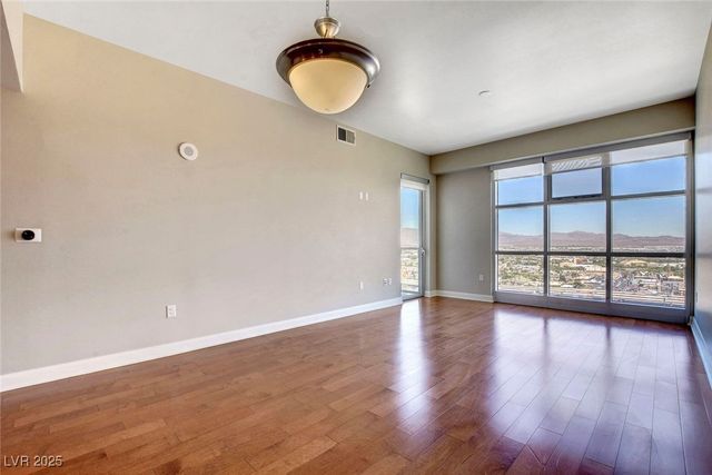 150 North LAS VEGAS Boulevard 2103, Las Vegas, NV 89101