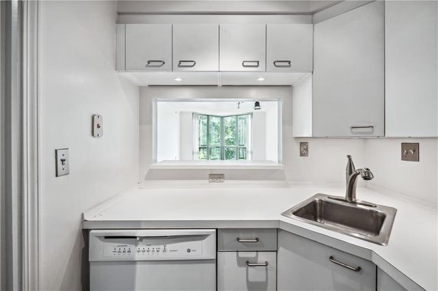 2870 Pharr Court South NW 607, Atlanta, GA 30305