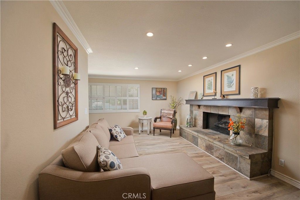 Image 15 of property listing at 25023 1/2 Everett, Newhall, CA 91321