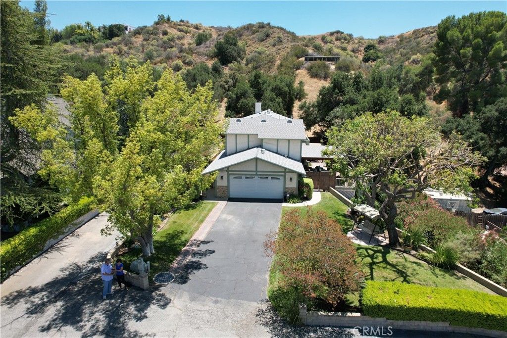 Image 2 of property listing at 25023 1/2 Everett, Newhall, CA 91321
