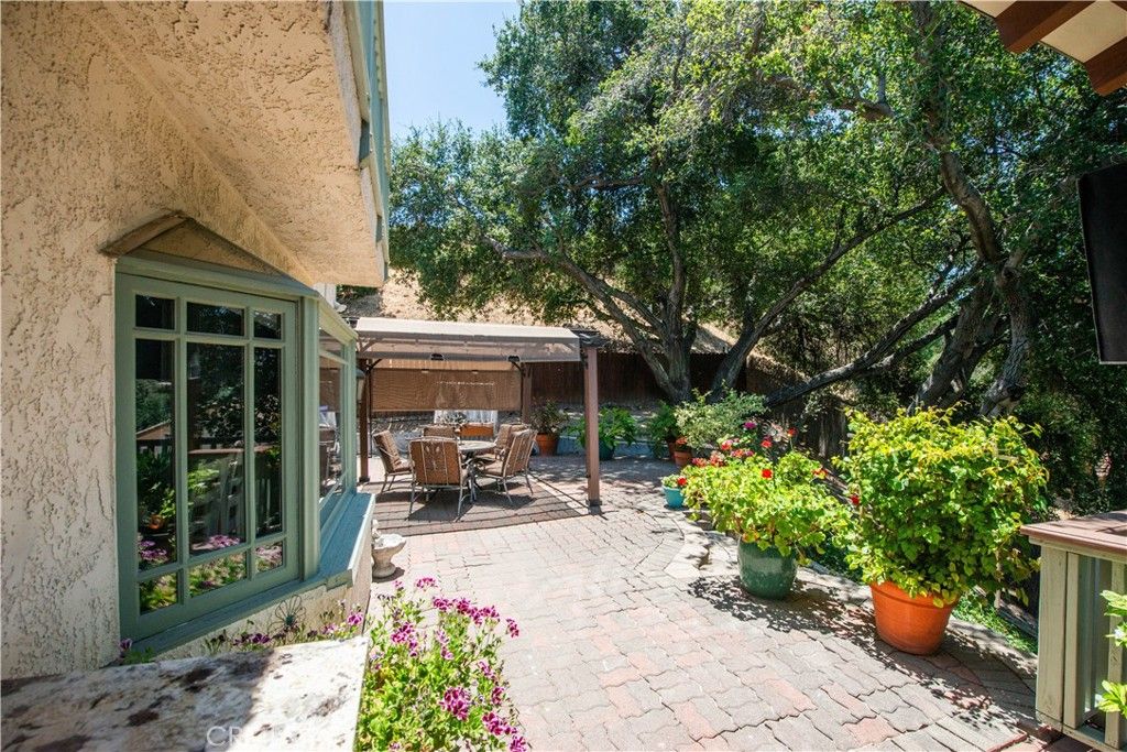 Image 33 of property listing at 25023 1/2 Everett, Newhall, CA 91321