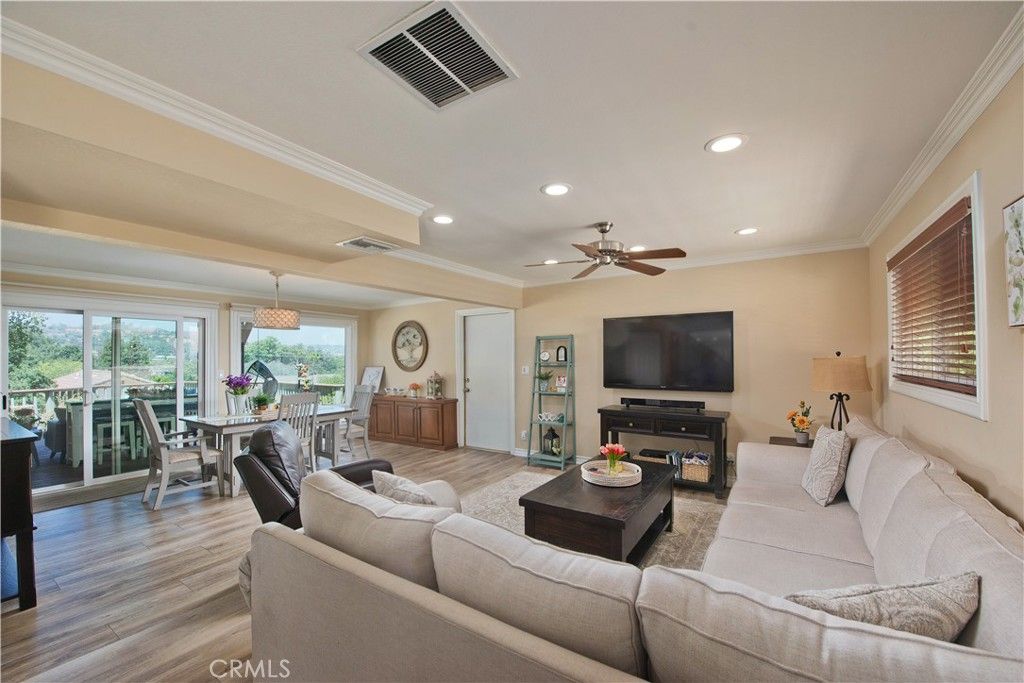Image 4 of property listing at 25023 1/2 Everett, Newhall, CA 91321