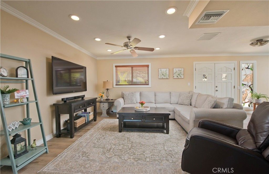Image 5 of property listing at 25023 1/2 Everett, Newhall, CA 91321
