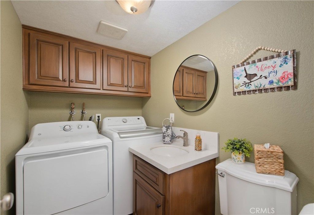 Image 8 of property listing at 25023 1/2 Everett, Newhall, CA 91321