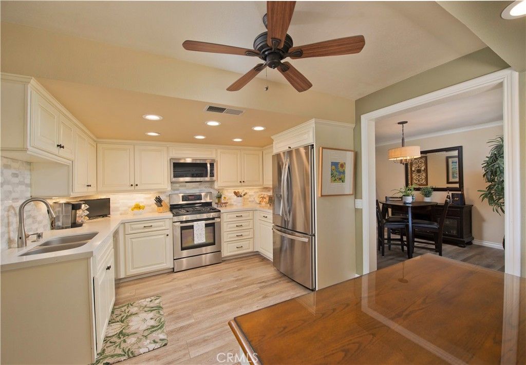 Image 9 of property listing at 25023 1/2 Everett, Newhall, CA 91321