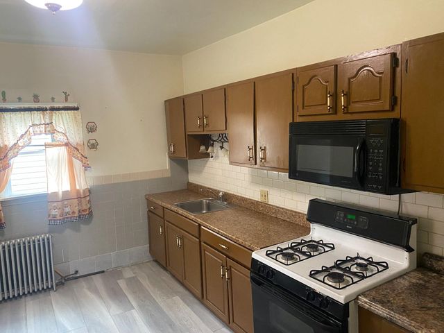 516 W WALNUT ST, Lancaster, PA 17603