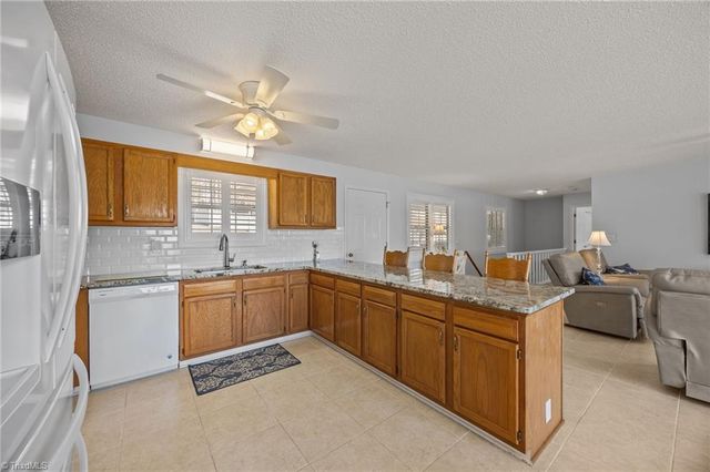 435 Lake Drive 10, Lexington, NC 27292