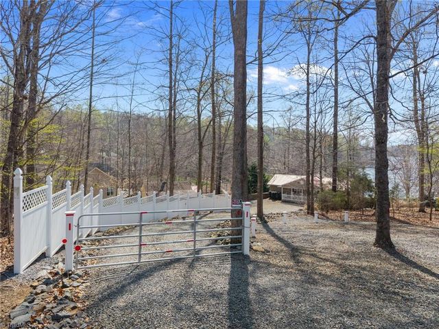 435 Lake Drive 10, Lexington, NC 27292