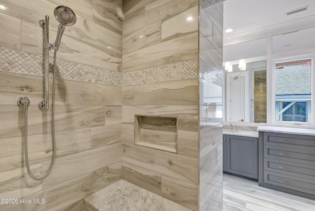 106 S Glimmering Glass Lane, Hampstead, NC 28443