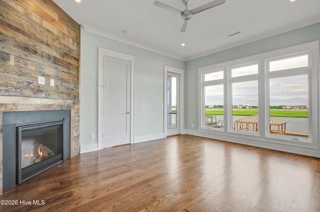 106 S Glimmering Glass Lane, Hampstead, NC 28443