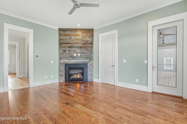 106 S Glimmering Glass Lane, Hampstead, NC 28443